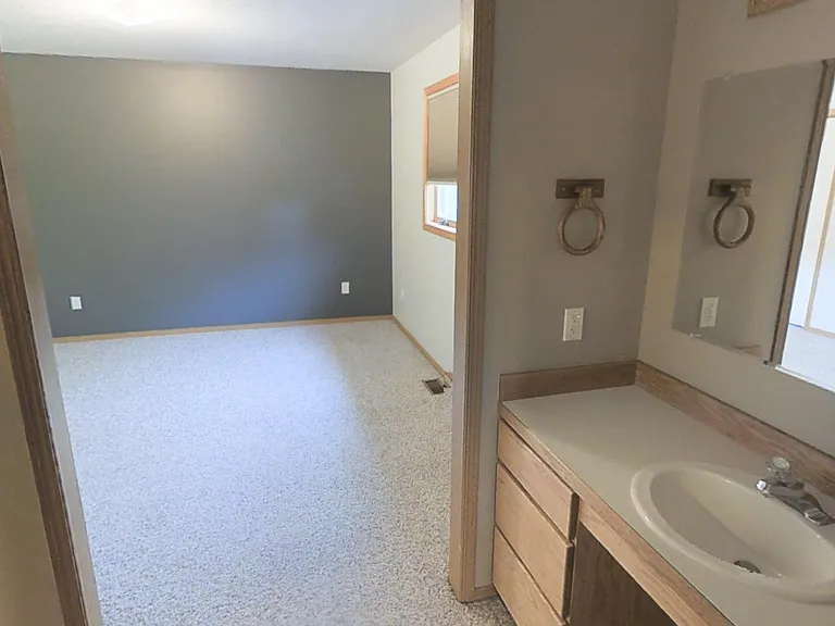 413 N 19th Ave — Photo 11