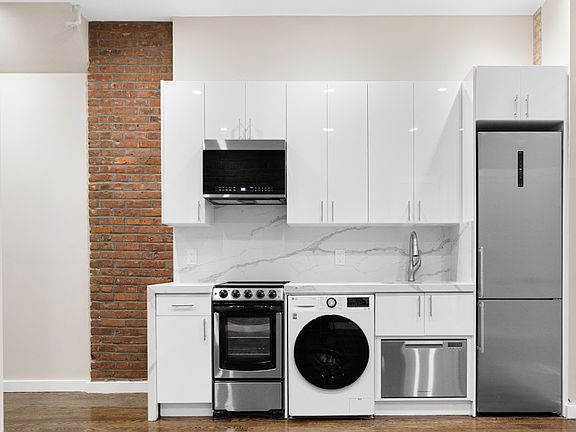 4th image of 280 E 10th St APT 28
