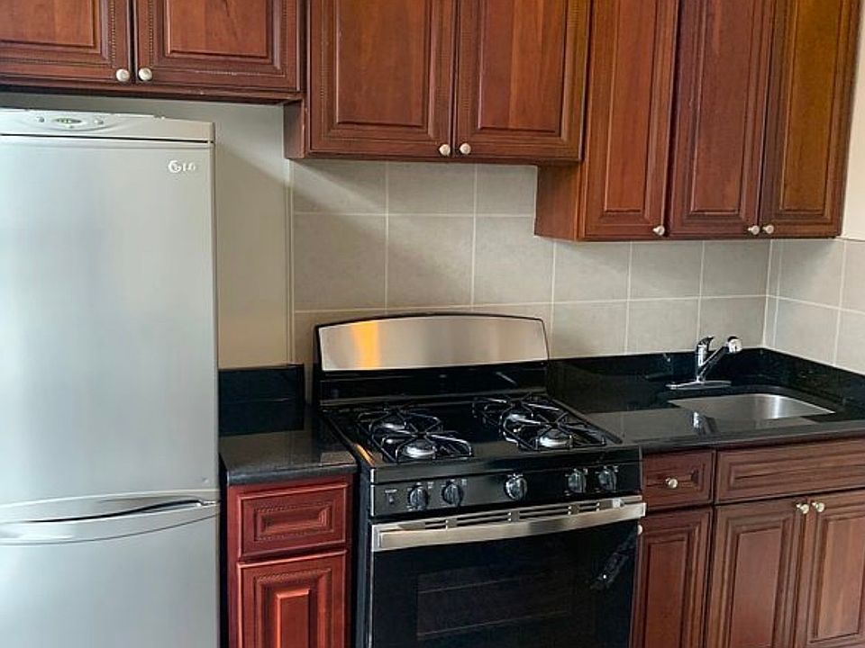 2nd image of 24-32 31st St #2F
