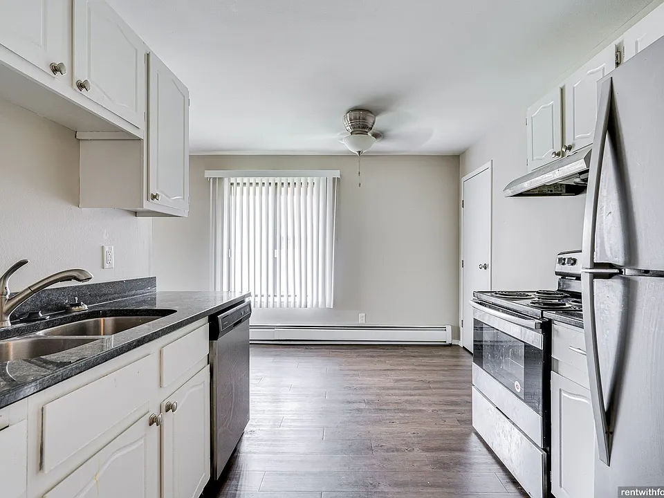 Camelot Court Apartments (Calumet Terrace)