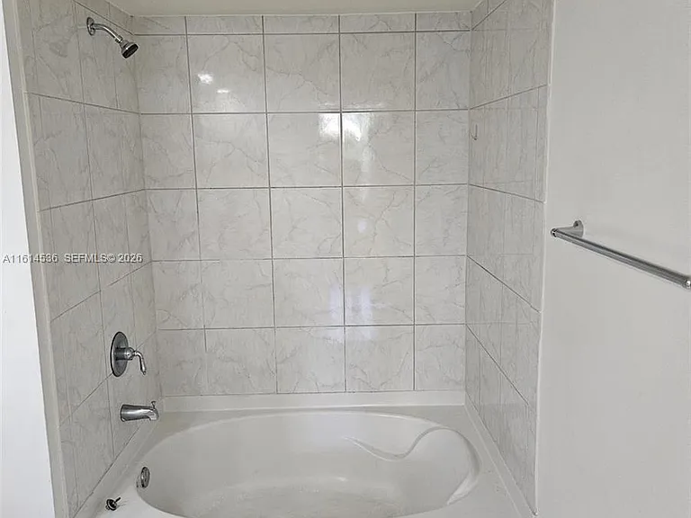 2775 Ne St #187 — Photo 25