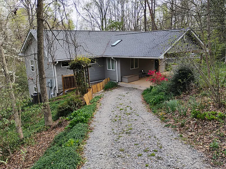 17 Ambler Rd — Photo 3