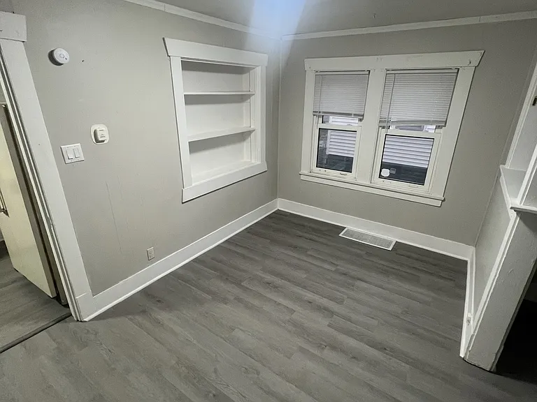 1337 E Moore St — Photo 14