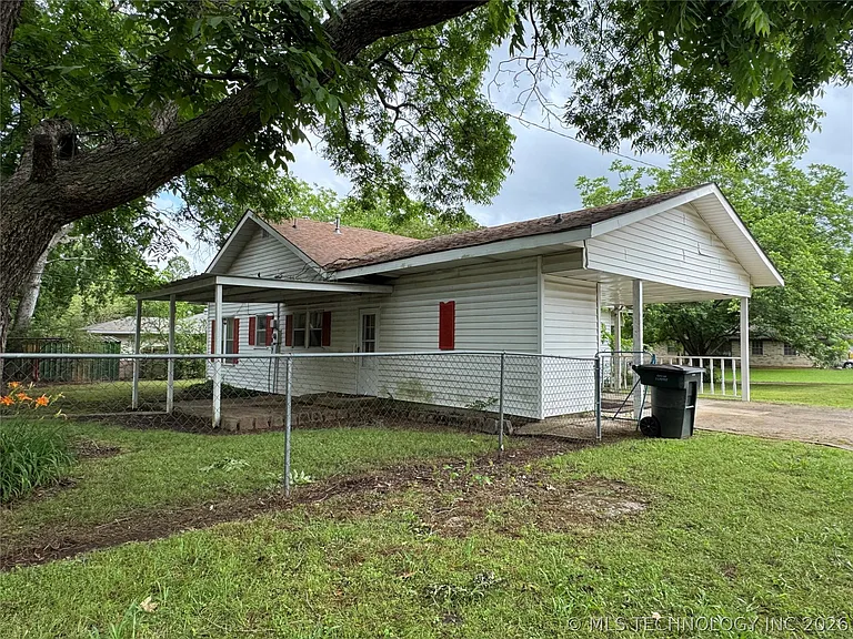 1524 W Maple St — Photo 3