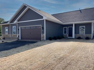 529 Anjali Ct, Sycamore, IL 60178