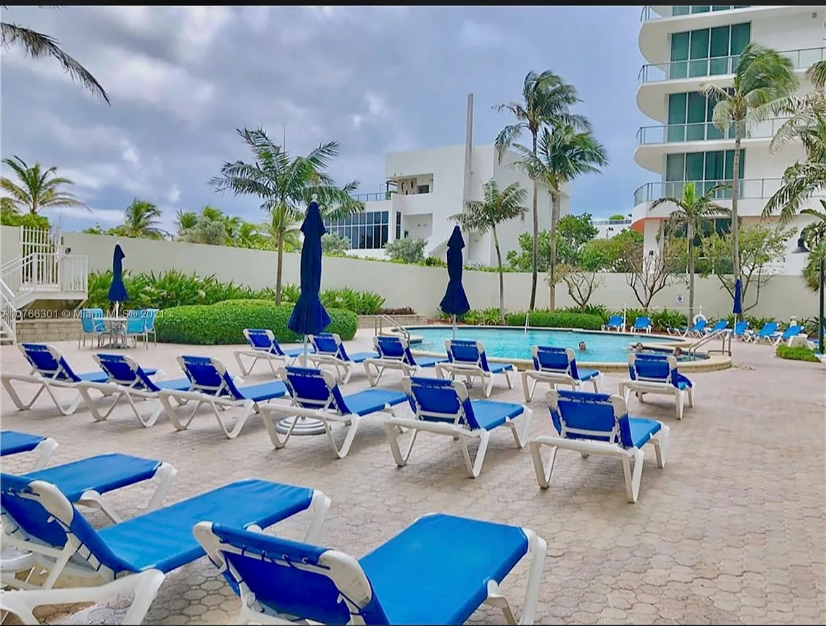 1 bed, 970 sqft, $3,998 — Photo 4