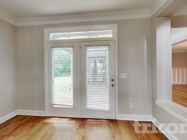 4384 Challedon Dr — Photo 2