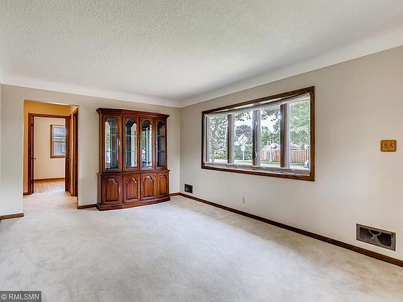 5th image of 2495 Nokomis Ave
