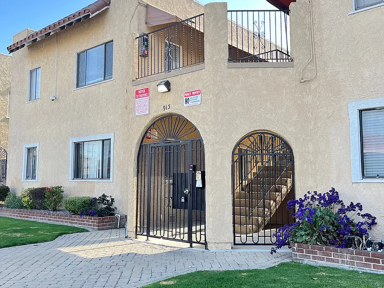 915 Cherry Ave #209 — Photo 3
