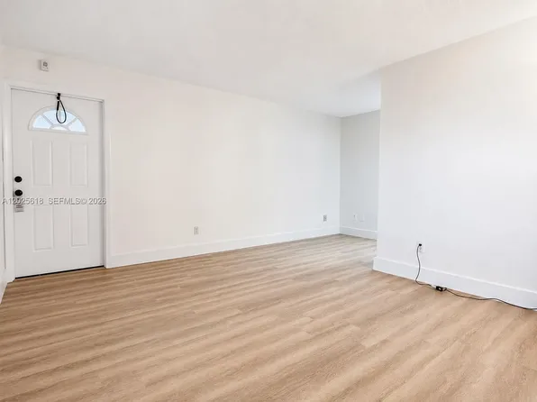 421 NE 1st St APT 221, Hallandale, FL 33009