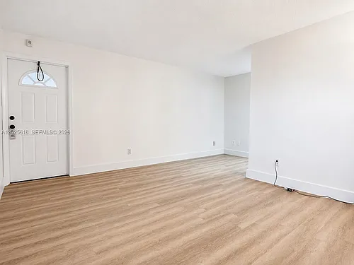 421 NE 1st St #221 Photo 1