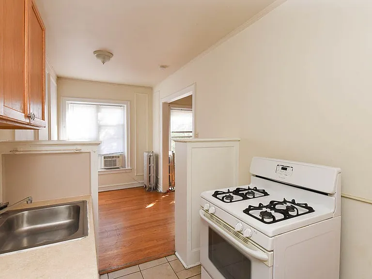 1211 W Elmdale #F3 — Photo 3
