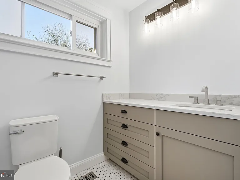 1227 Clagett Dr — Photo 21