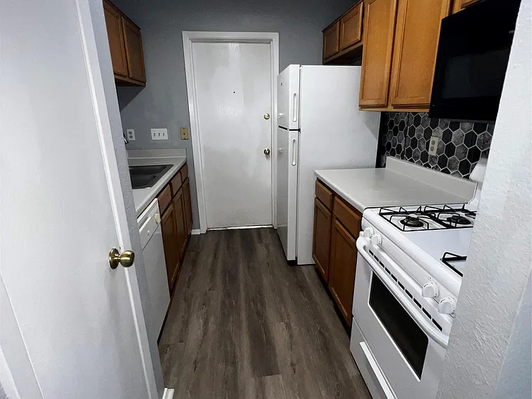 617 Greenlawn Blvd — Photo 6