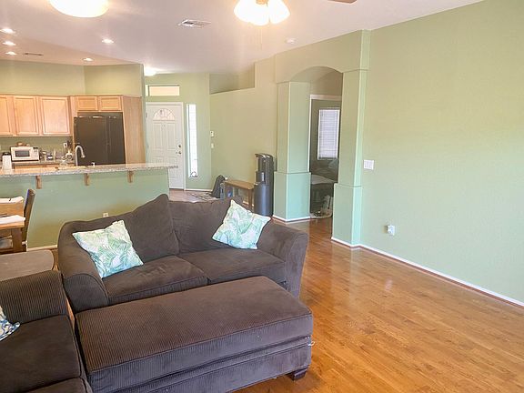 5th image of 710 N Tangerine Dr