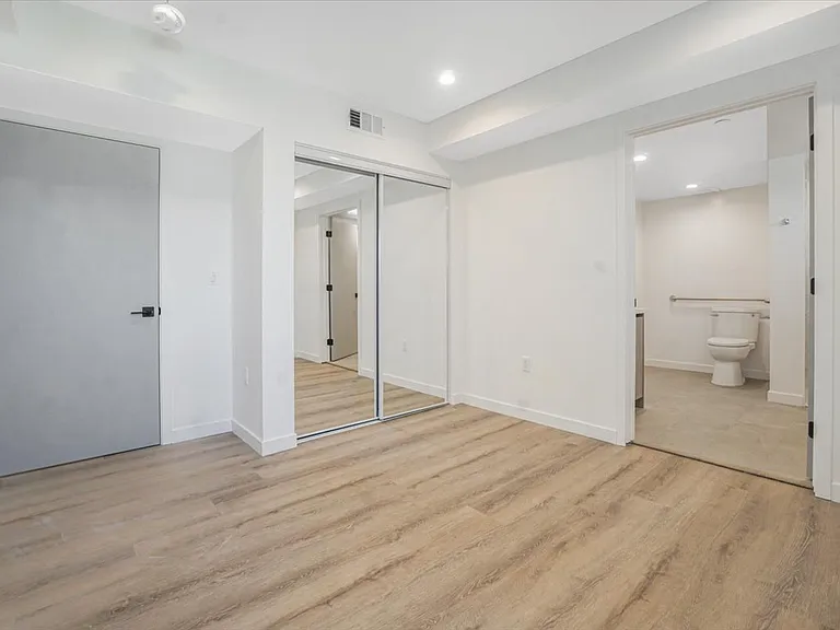 10918 Camarillo St #301 — Photo 18