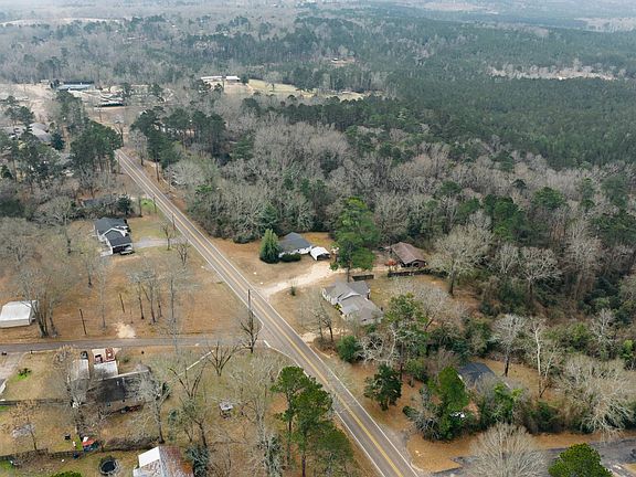 5th image of 240 Magnolia Dr