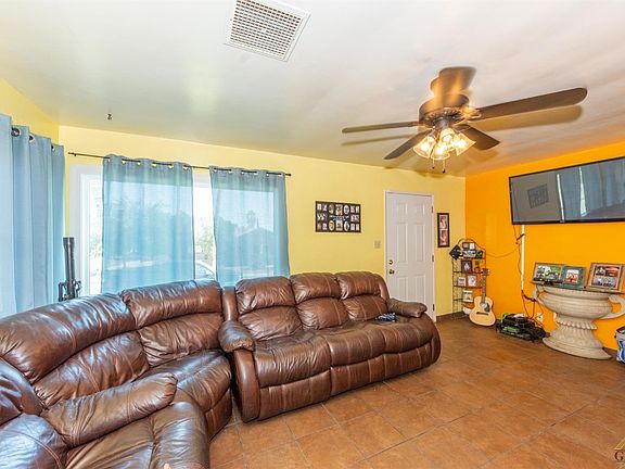 4th image of 6 Cypress Ln