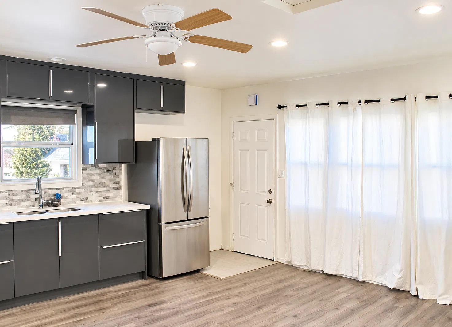 1 bed, 550 sqft, $2,050 — Photo 3
