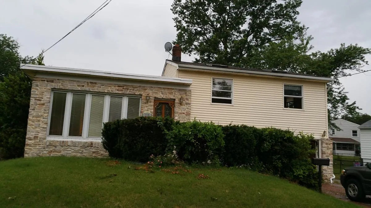 5 bed, 2640 sqft, $3,795 — Photo 3
