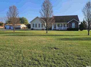 10586 N Spring Garden Ln, Mount Vernon, IL 62864