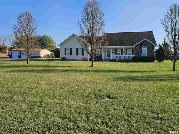 10586 N Spring Garden Ln, Mount Vernon, IL 62864