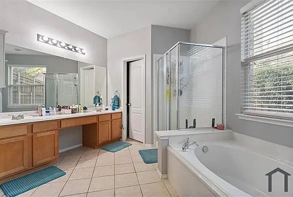 1435 Sleepy Hollow Dr — Photo 14