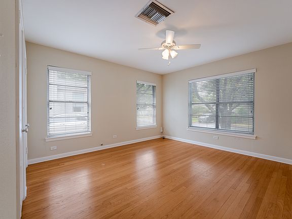 4th image of 215 Calumet Pl