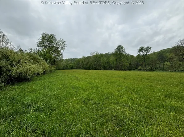 2951 McComas Rd, Barboursville, WV 25504