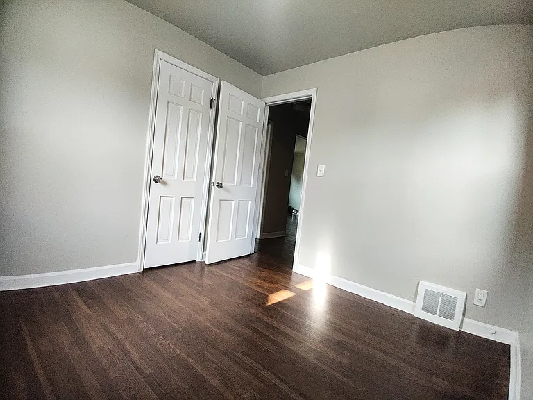 12605 Shady Oak Blvd — Photo 14