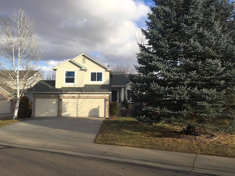 Front of House, 3 car garage
