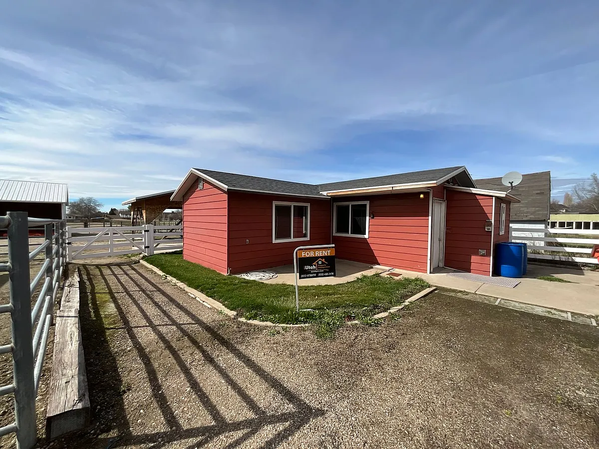 Building Photo - 5859 S
