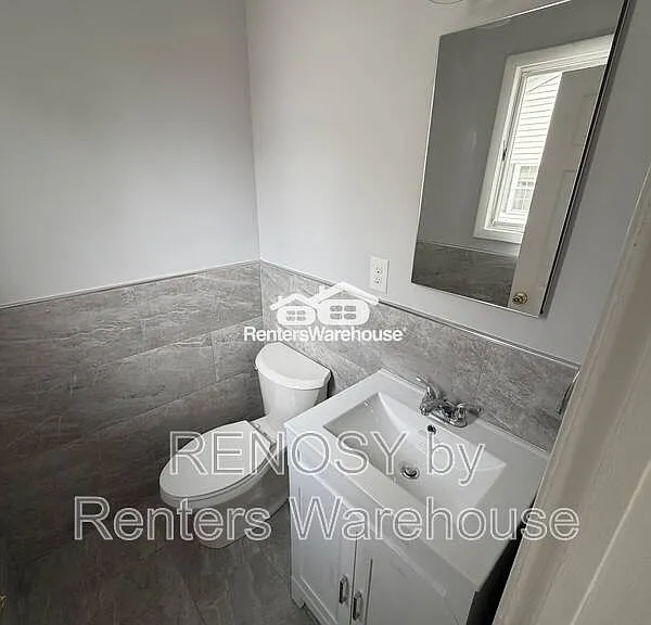 1201 E 43rd St — Photo 12