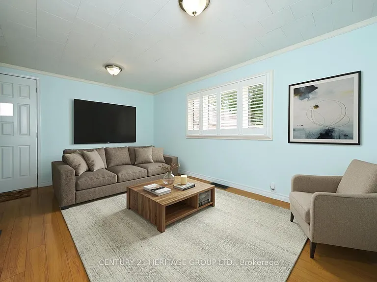 203 Hibbert Ave — Photo 9