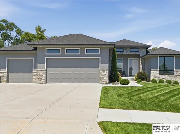 18408 Corby St, Elkhorn, NE 68022