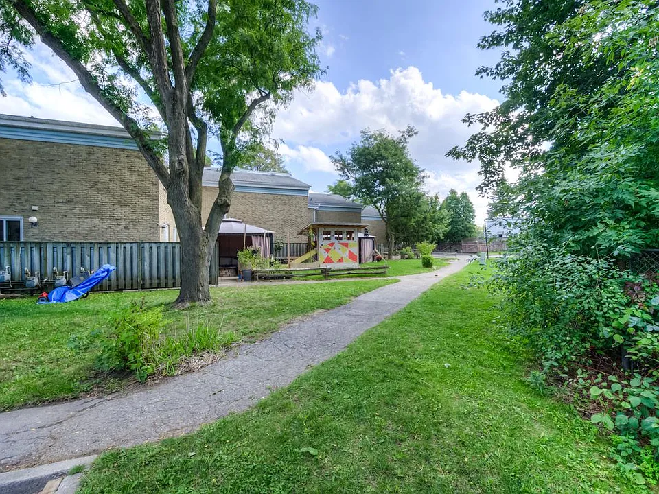 99 Burns Dr #62