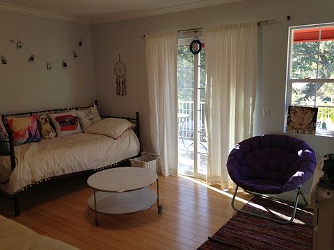 2nd image of 413 Oriole St