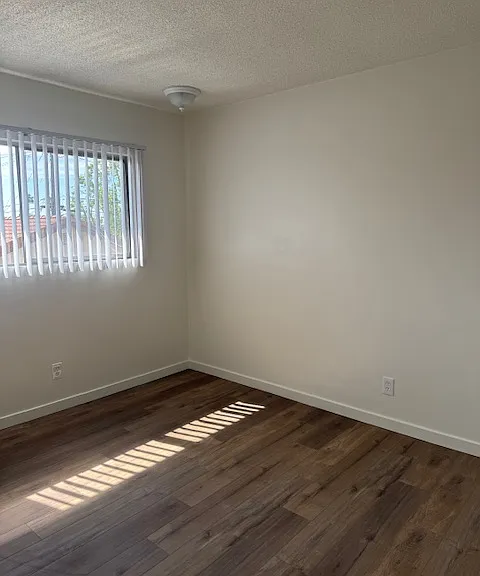 1631 N Allen Ave — Photo 14
