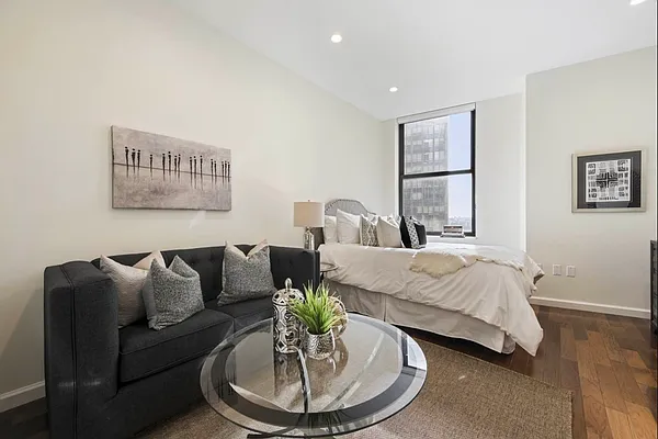 Rented by Level Group | media 13