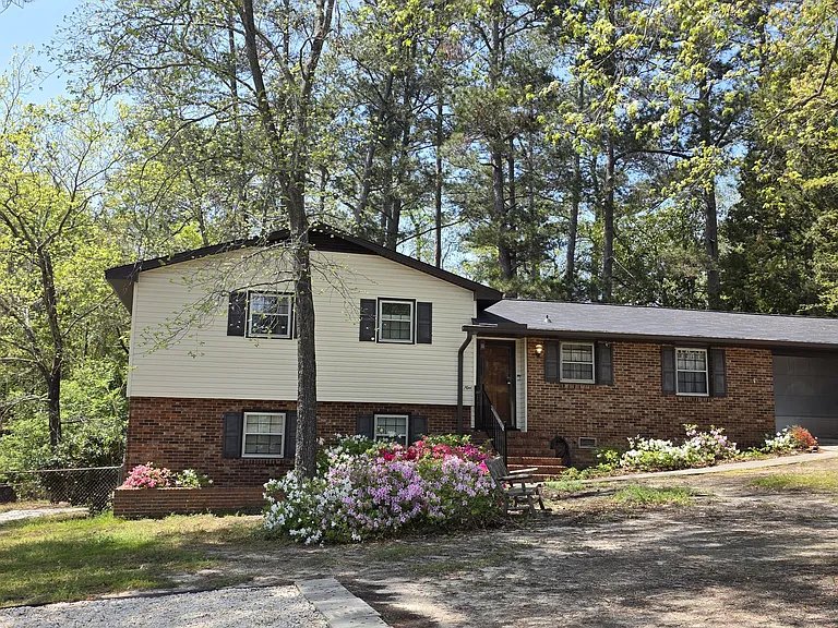 9 Rosemary Dr — Photo 1