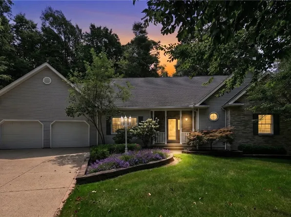 37 W Maple Dr, Seville, OH 44273