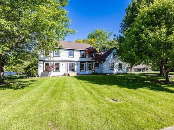 146 Yorkshire Blvd E, Cumberland, IN 46229