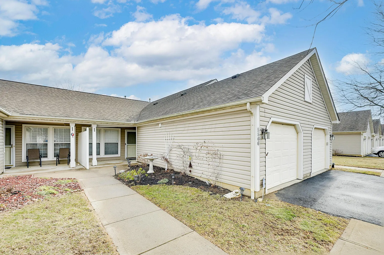5566 Parkshire Dr photo 1