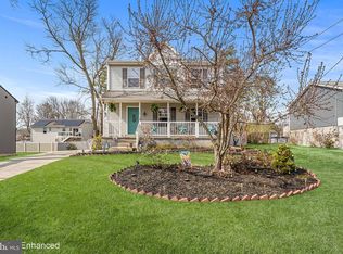 16 Lincoln Ave, Sicklerville, NJ 08081