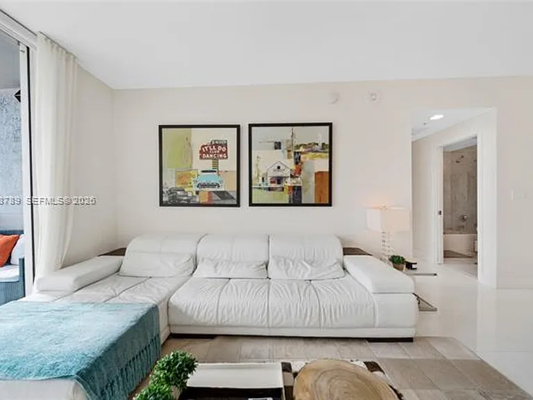 253 NE 2nd St #1109 — Photo 12