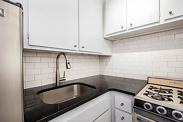 Rented by R New York