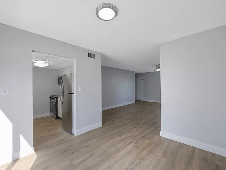 200 Westwood Ter N #198 — Photo 5