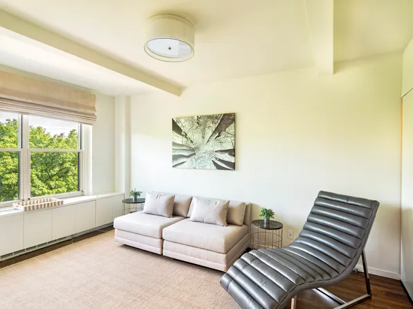 410 Central Park West image 9 of 11