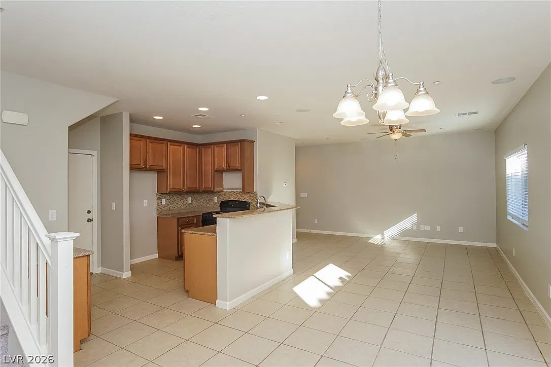 4 bed, 2.5 bath, 1619 sqft, $2,200 — Photo 4
