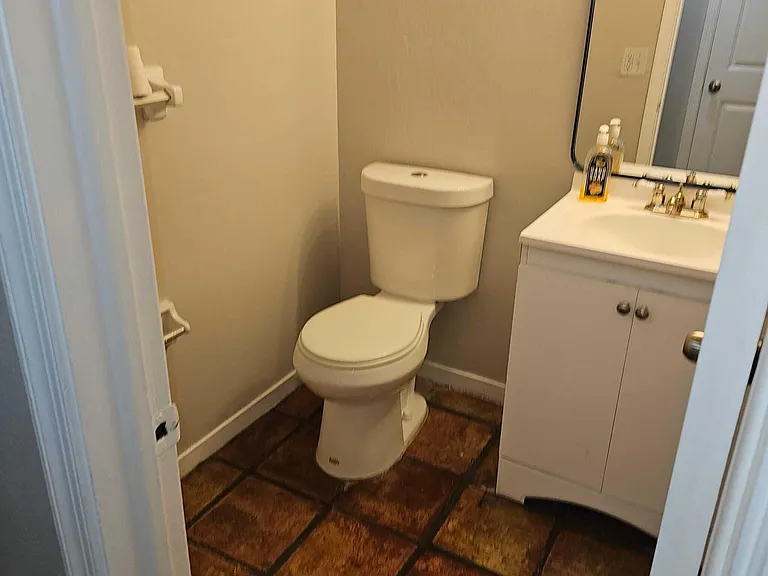 1358 Silverado — Photo 21